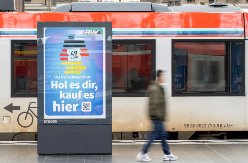 這種「德國票」（Deutschlandticket）可不限次數搭乘德國所有巴士、地鐵、本地和跨區域火車，唯一不能搭乘的是長程高速鐵路。 美聯社