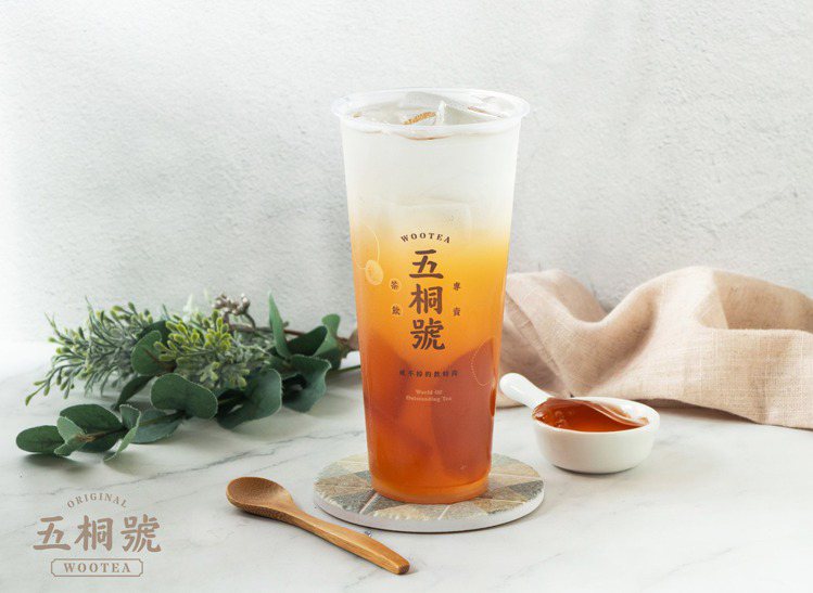 「五桐號」的綠茶凍楊桃冰茶，是熱銷品項之一。圖／摘自五桐號FB粉絲團。