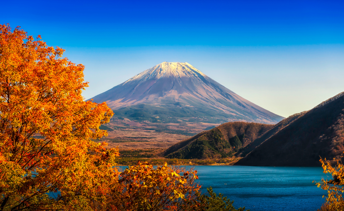 日本最高峰的「富士山」，不但是日本最著名的精神地標，也是日本最受歡迎的旅遊勝地之...