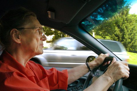 高齡駕駛如何平安上路？用設計讓交通安全再升級