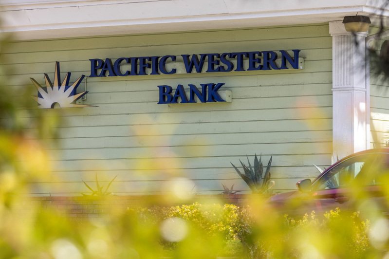 美國西太平洋銀行公司（PacWest）搖搖欲墜，傳出考慮出售。  路透
