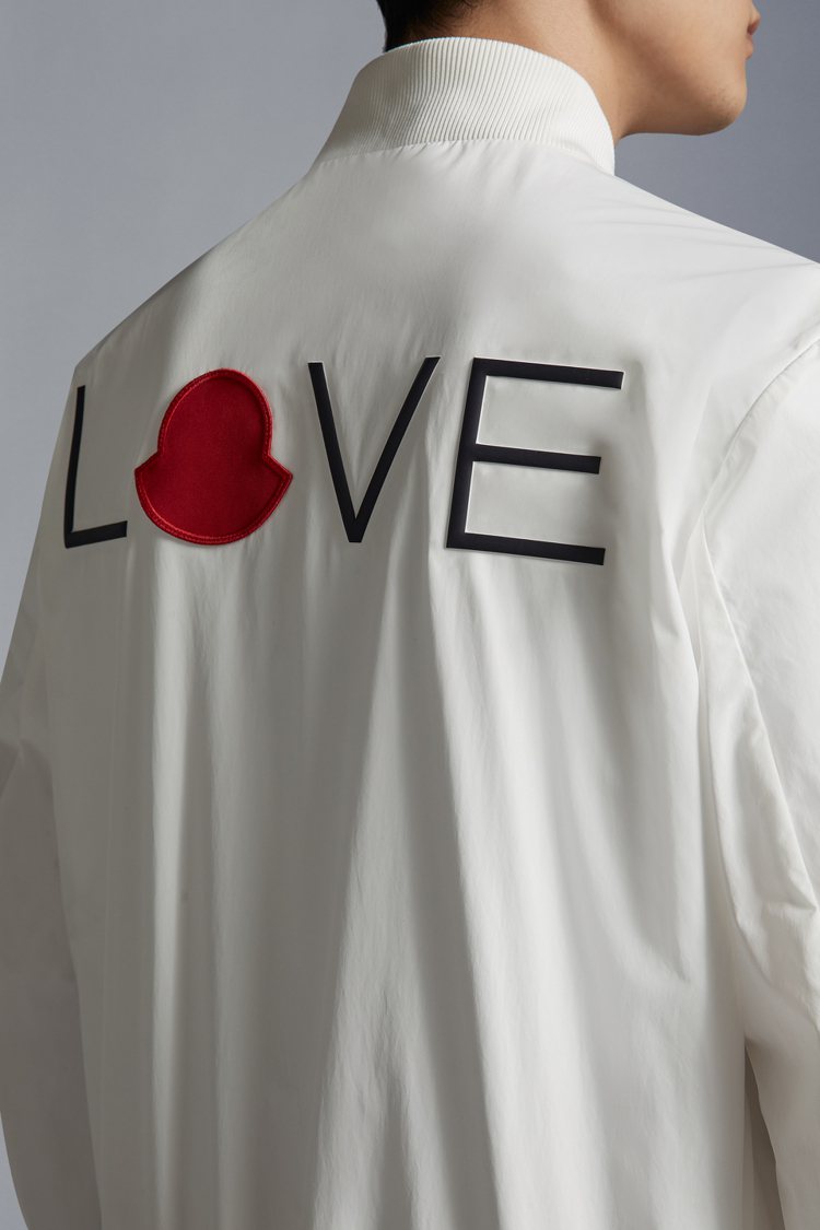 呼應5月20日（520）的諧音哽「我愛你」，義大利機能時尚品牌Moncler打造了迷你系列。圖／Moncler提供
