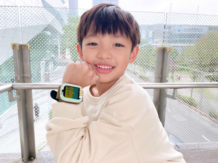 遠傳兒童定位手錶專為台灣兒童、家長設計，有繁體中文介面、注音輸入，操作簡單小朋友也能輕鬆上手。圖／遠傳電信提供
