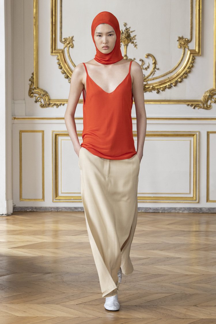 COS推出春夏Atelier系列，日前選在巴黎舉辦服裝大秀。圖／COS提供