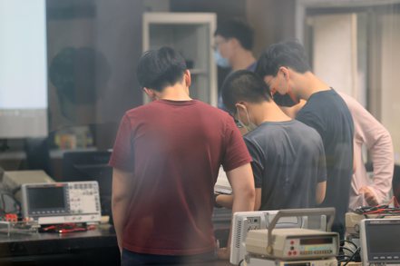台灣青年低薪成為結構性問題。（本報資料照片） 