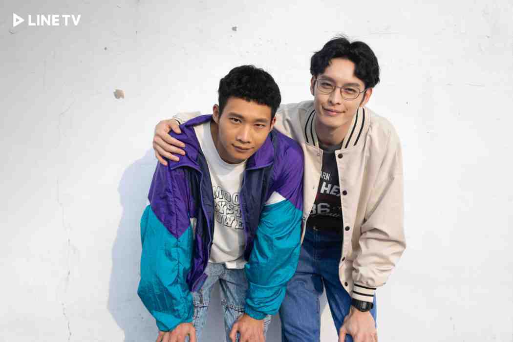 曹佑宁(右)、黄冠智在“华丽计程车行”中饰演兄弟。图／LINE TV提供
