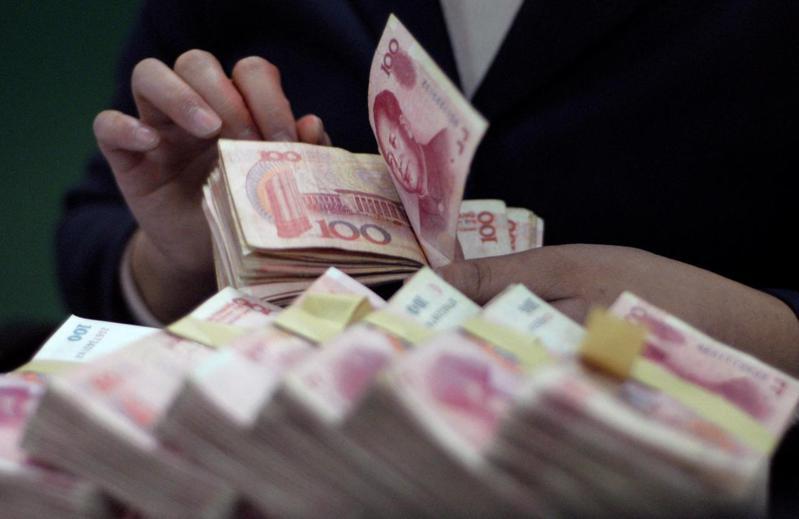 北京大力推動與香港金融市場連結政策，15日將啟動利率互換市場互聯互通合作（簡稱互換通），初期先行開通「北向」，每日交易額度人民幣200億元。（路透）