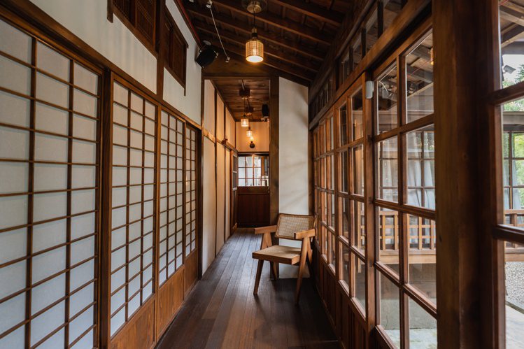 日式老屋中經典的緣側長廊。圖／時藝多媒體提供