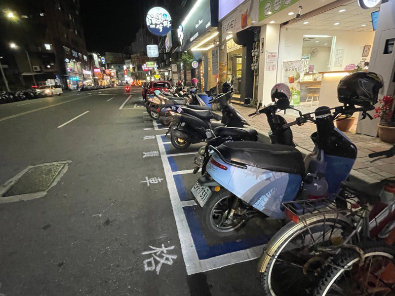 新竹清大夜市有部分機車停車格5月起開始收費。記者張裕珍／攝影