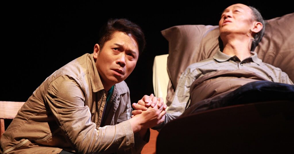 卜學亮(左)舞台劇一演就超過12年，他成功擺脫綜藝味。圖／果陀劇場提供