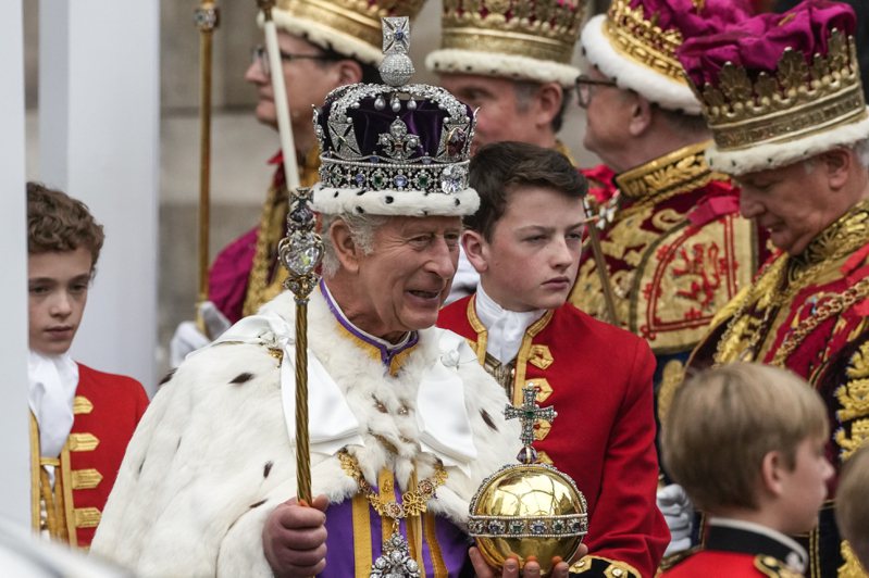 英王查理三世6日倫敦西敏寺舉行加冕典禮。(美聯社)