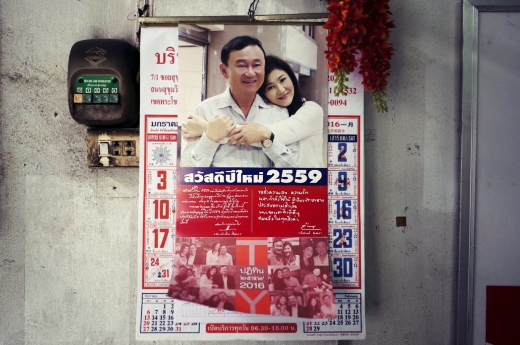 圖為仍深受部分泰國選民愛戴的前總理塔克辛（左）與其也曾當過總理的妹妹盈拉。 圖／...