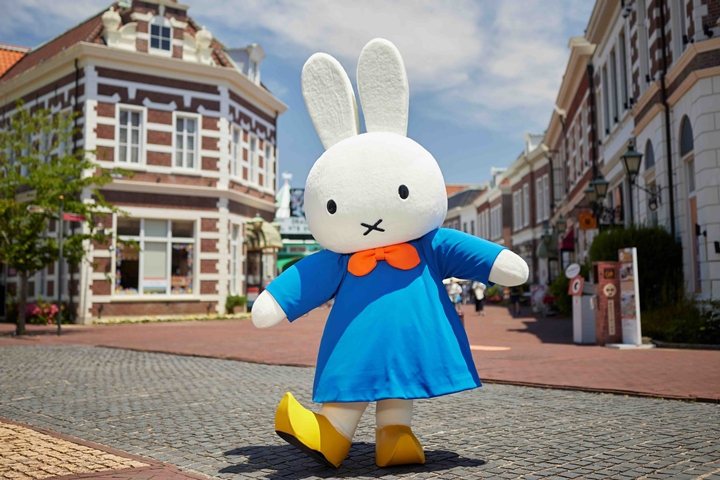 「米飛兔迎賓會」在活動期間每天登場，遊客能與米飛兔留下紀念合影。　圖：豪斯登堡／來源