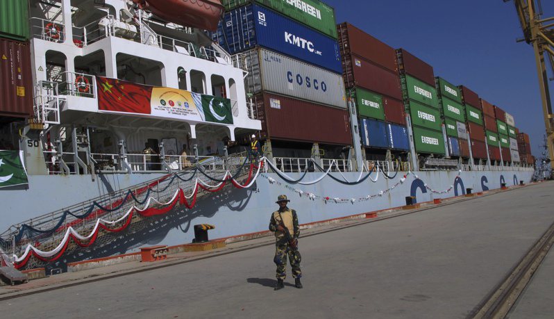 中方2013年接收巴基斯坦瓜達爾港的建設項目。（美聯社）