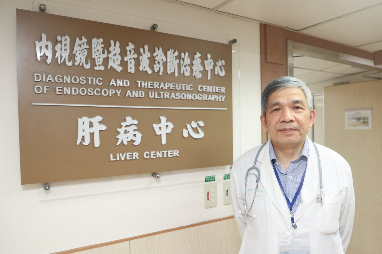 中國醫藥大學附設醫院消化系肝膽科主任賴學洲醫師表示，即使進入肝癌晚期階段，只要肝功能維持良好或中等程度，病患依然有活命希望。記者黃仲裕／攝影