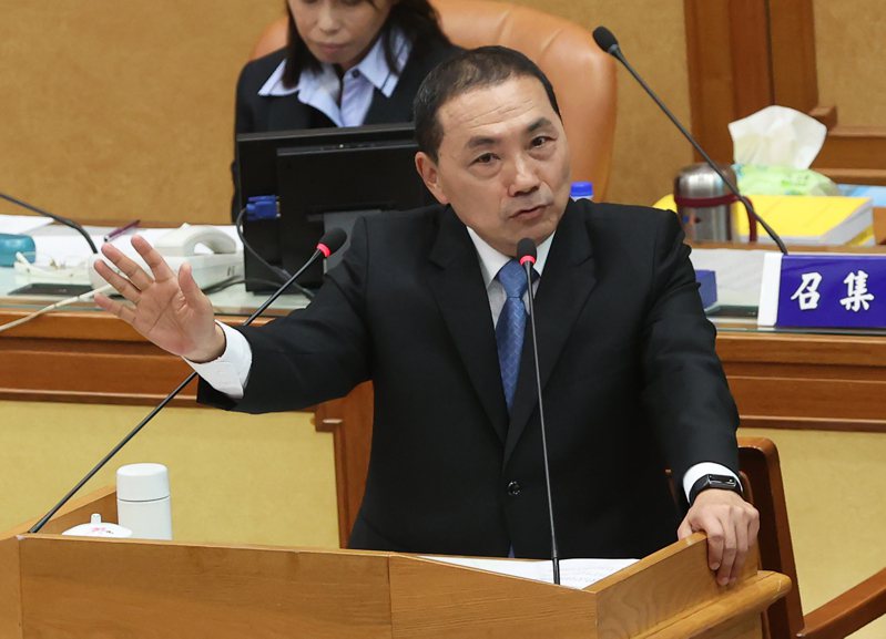 新北市長侯友宜今在議會表示，他堅定反對一國兩制與台獨，一生為保護中華民國努力。記者潘俊宏／攝影