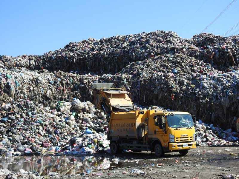 南投縣因無焚化爐，垃圾堆積嚴重，目前全縣垃圾堆置量已達24萬公噸。圖／本報資料照