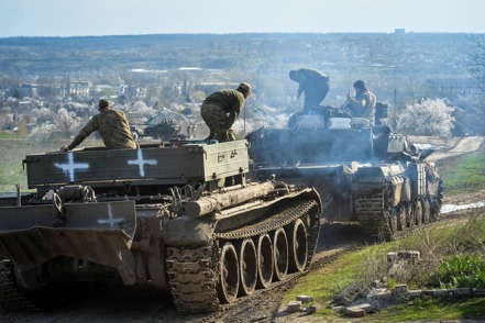 俄羅斯攻勢不斷，烏克蘭軍隊依舊堅守不棄。  路透