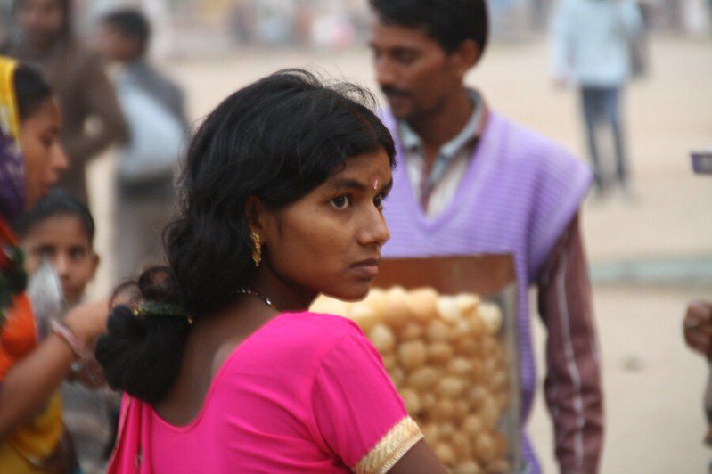 印度人口上月超越中國，成為世界人口最多的國家，但女性就業仍有許多困難。（Photo by Maureen Barlin on Flickr under C.C. License）