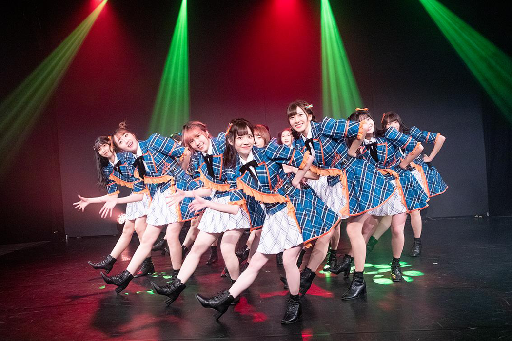 AKB48 Team TP第2套公演“手牵手”有许多新造型与道具。图／好言娱乐提供
