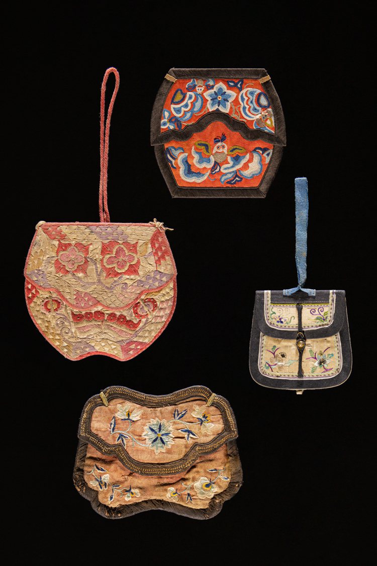 夏姿本季「荷緜」靈感古代中式荷包。圖／夏姿・陳 SHIATZY CHEN提供