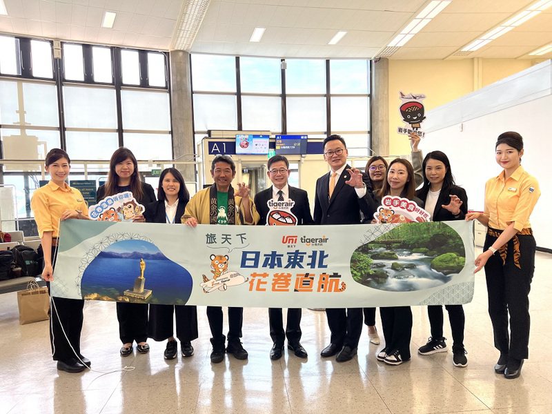 台灣虎航董事長陳漢銘(左6)受邀前往岩手縣參加花卷航線復航儀式。台灣虎航提供