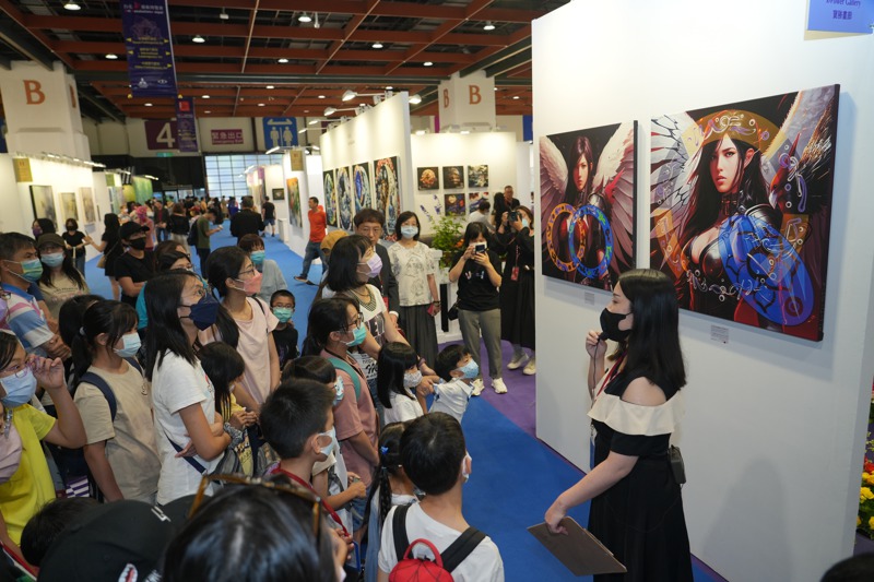 第13屆台北新藝術博覽會以AI藝術為主軸，吸引年輕世代駐足。圖／台北新藝博提供