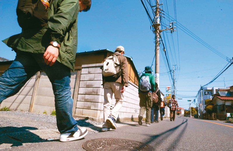 日本繭居族走向高齡化，愈來愈難回到社會，許多民間組織提供支援，協助繭居族走出家門。（歐新社）