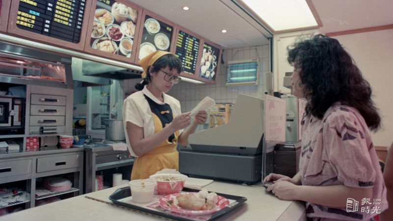 標榜中式速食的漢華美食，在台北成立第二家分店「東豐店」，開幕期間舉辦一連串慶祝活動。圖／聯合報系資料照(1988/07/06 楊佳攝影)