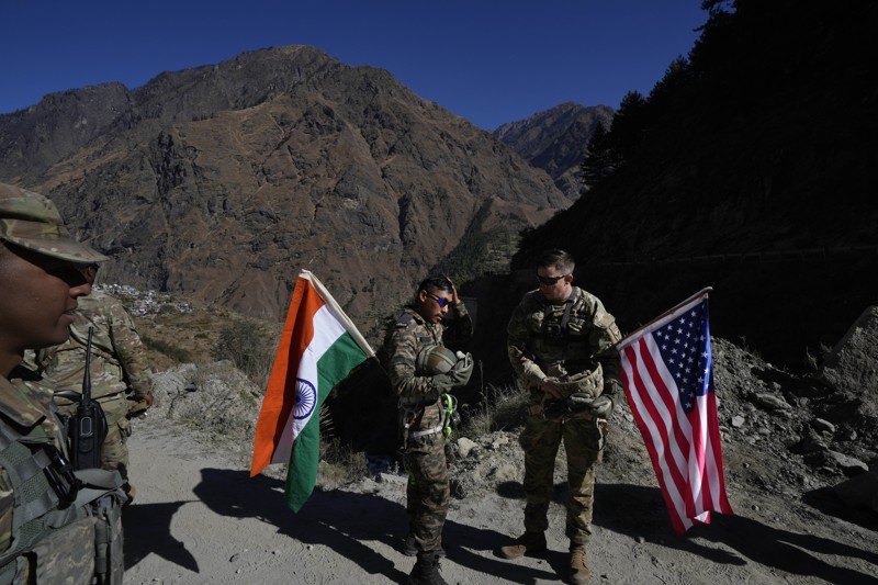 美國與印度的安全合作，包括國防諮詢、軍事高官互訪、雙邊或多邊軍演等，在規模及強度上已遠勝過去。圖為去年11月底美印兩國在印度北阿坎德邦舉行軍演。美聯社