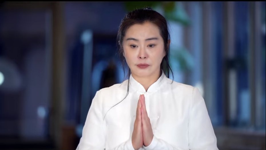 王祖賢教授佛門禮儀的影片，讓網友懷疑她有「修修臉」。圖／摘自YouTube