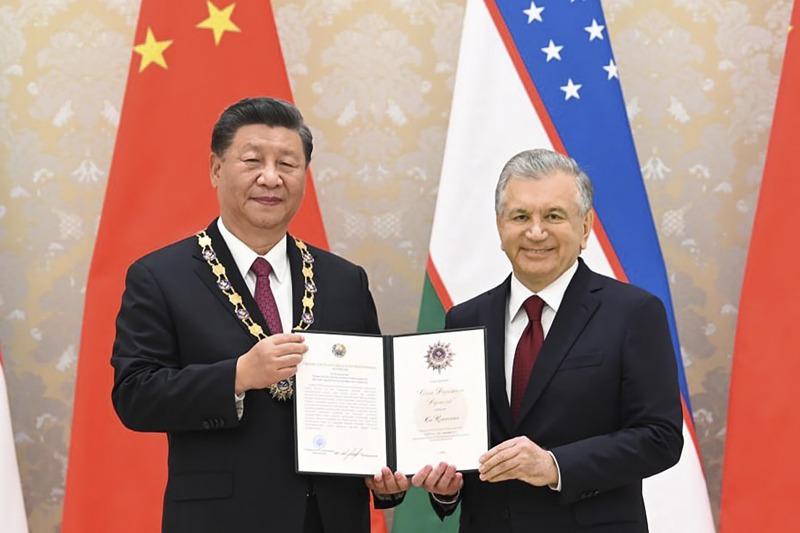 中國大陸國家主席習近平（左）與烏茲別克總統米爾濟約耶夫（右）去年在烏茲別克舉行雙邊會議合影。歐新社