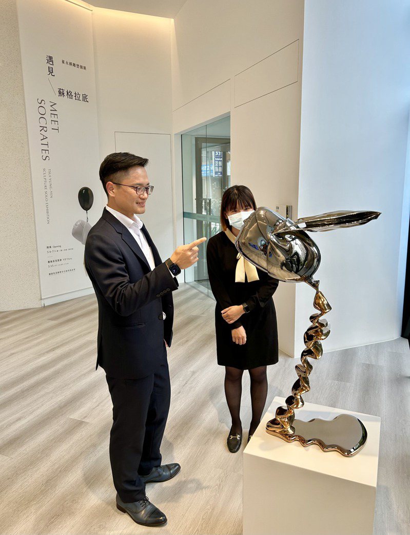 《遇见苏格拉底》崔永嬿雕塑个展在磐钰接待会馆开展。记者宋健生/摄影