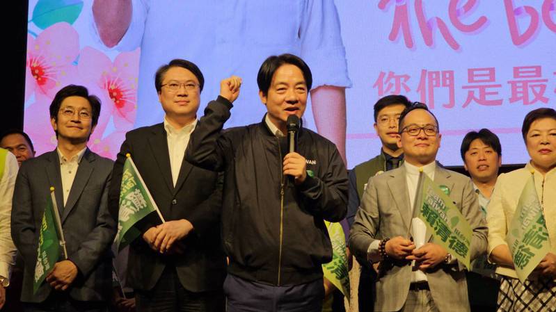 民進黨總統提名人、副總統賴清德（前）今天出席「基隆市信賴台灣之友會」成立大會，宣揚守護台灣，促進台灣的民主、和平、繁榮的信念。記者邱瑞杰／攝影