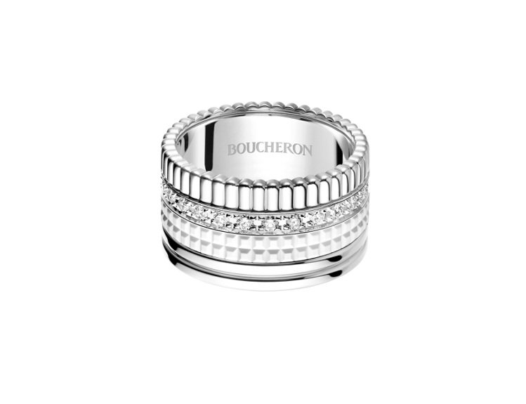Quatre系列Double White白色陶瓷鑽石寬板戒指，價格店洽。圖／Boucheron提供