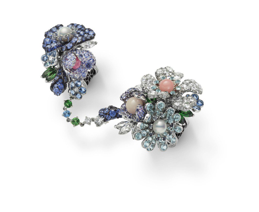 Jardin Mystérieux頂級珠寶系列繁花造型雙戒指，戒環的部分運用18...