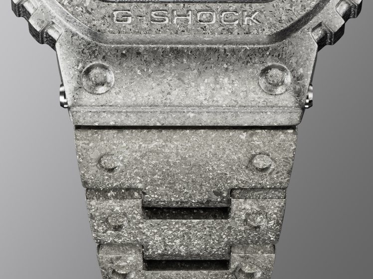 G-SHOCK RECRYSTALLIZED系列表款，金屬款採用了「再結晶」的處理，透過高溫方式讓精鋼表面產生視覺立體紋理。圖／CASIO提供
