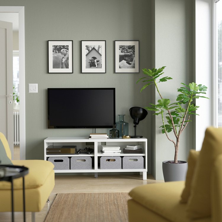 BESTÅ系統收納電視櫃，滿15,000元就送1,500抵用券。圖／IKEA提供