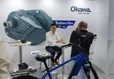 Okawa大川電機創辦人杜磊在台北世貿南港展覽館，接受媒體訪問。（極客公園）