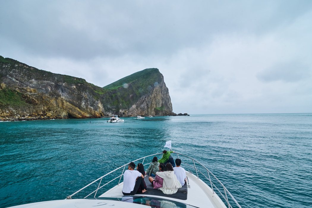 乘坐豪華遊艇出海享受心曠神怡的海上風光。圖／和泰汽車提供