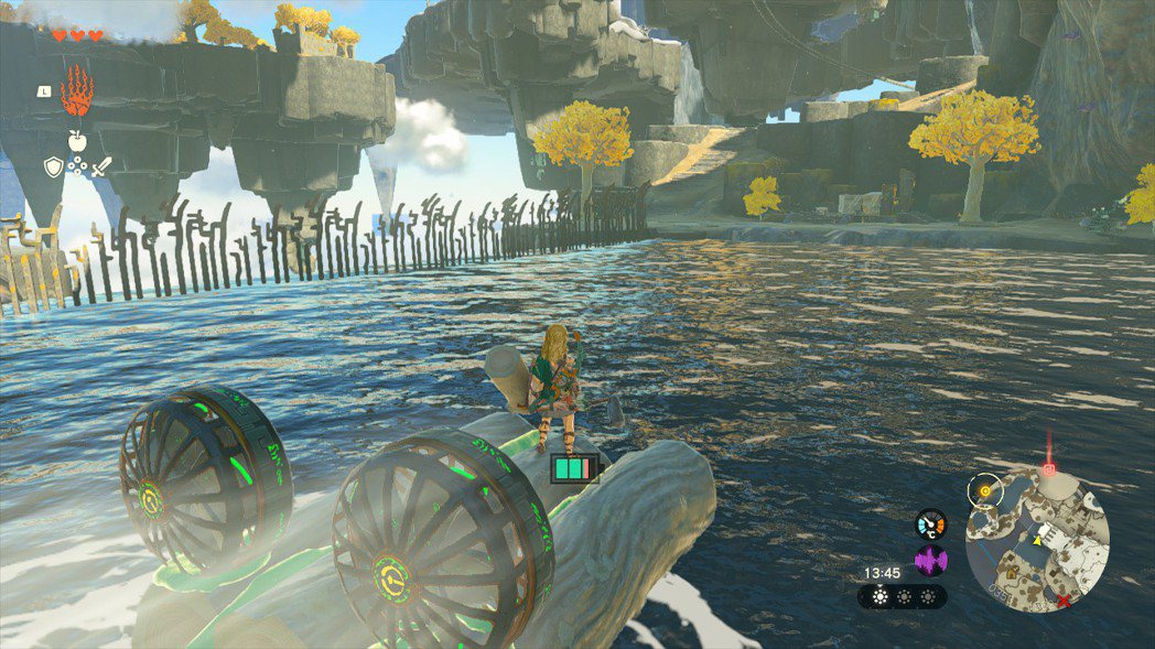 以動力風扇驅動的木筏，是玩家最早能接觸到的自製交通工具。
