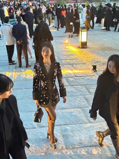 在《黑暗榮耀》中演出最強反派「朴涎鎮」的林智妍，昨晚也現身GUCCI首爾大秀。記者釋俊哲／攝影