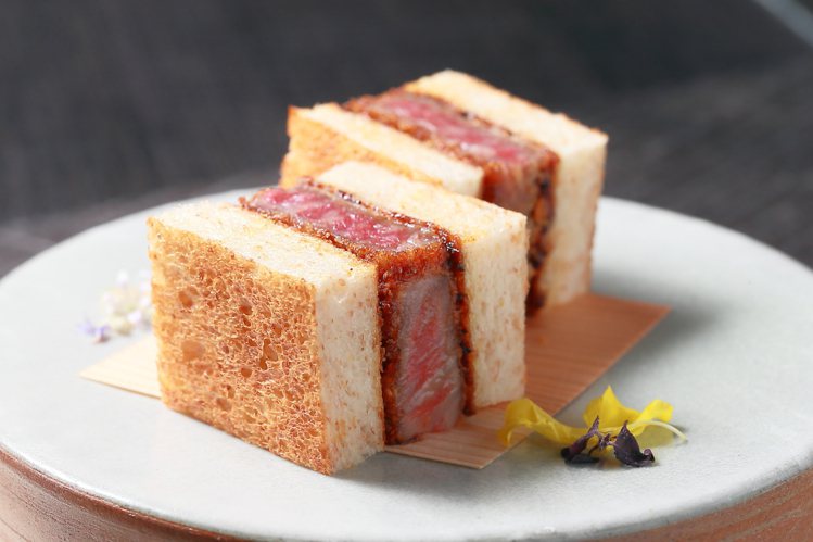 日本A5和牛手工三明治，每份單點價1,580元。記者陳睿中／攝影