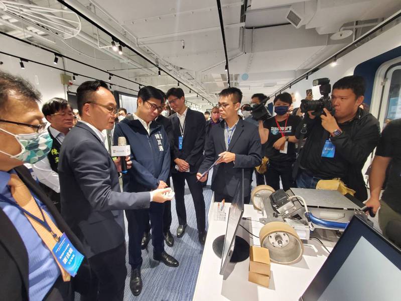 陳其邁今天上午出席第二屆亞灣雲平台「微軟新創加速器」啟動記者會。記者王勇超／攝影