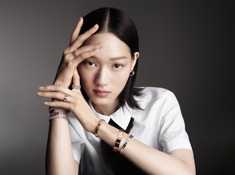發表於2021年的Gem Dior珠寶暨腕表系列，今年延伸了全新款式與設計。圖／DIOR提供