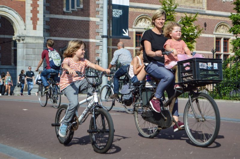 在荷蘭，騎自行車是一種生活方式，平均每位國人擁有1.3 輛自行車。 （圖片來源：...