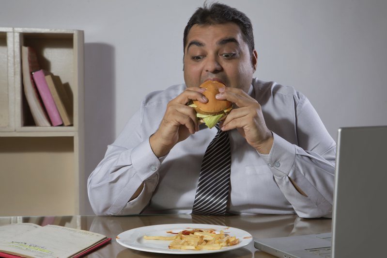 印度阿薩姆邦要求員警減肥，若到了年底BMI仍超過30便需要「自願退休」。示意圖，非當事人。圖片來源／ingimage