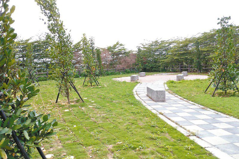 嘉義市殯葬園區樹葬區擴增至1480穴位仍不敷使用，市府正開闢第2樹葬區，將提供324個穴位。本報資料照片