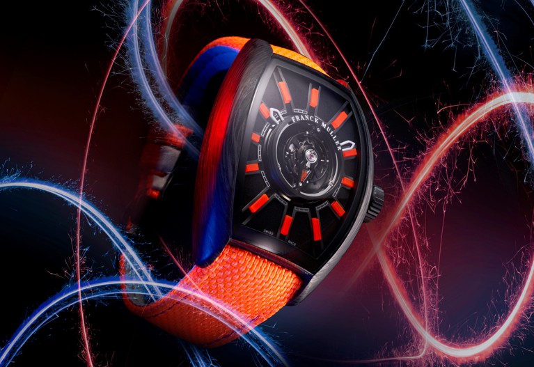 Grand Central Tourbillon Flash的機芯搭配上新款Curvex CX的改良版表殼，加上螢光橘色的表帶與時標，展現出律動的活力美學。圖／Franck Muller提供
