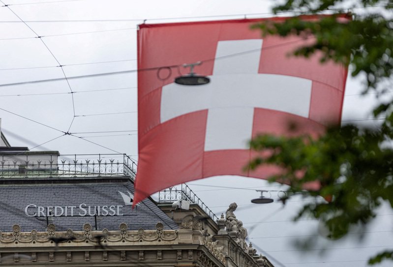瑞士當局勾銷瑞信的AT1債券，引發許多投資人不滿。路透